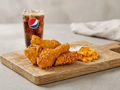 9 Pcs + fries + 2 sauces + 2 coleslaw + 3 Pepsi