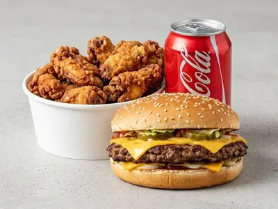 Trio #2 — Cheeseburger + 6 chicken wings + soft drink